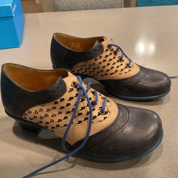 John Fluevog Promise size W7.5 - Picture 2 of 4